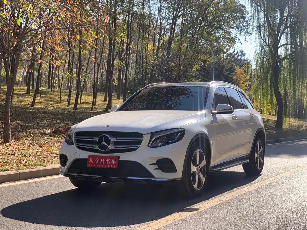 MERCEDES-BENZ GLC