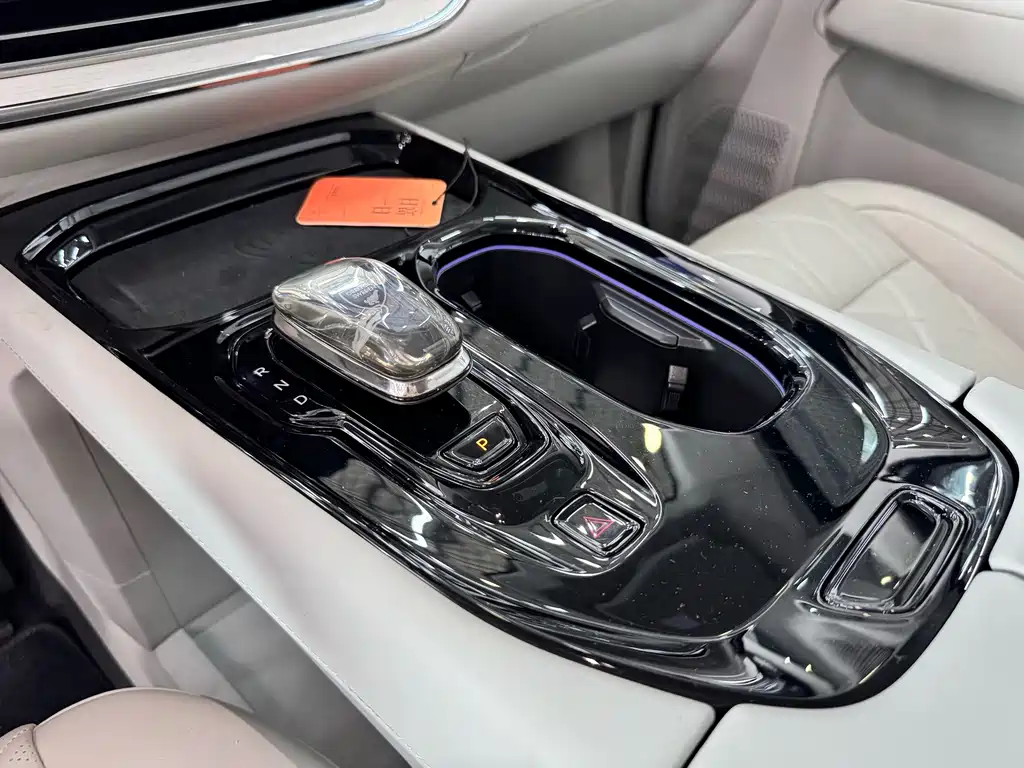 Volvo EM90 — миниатюра 17