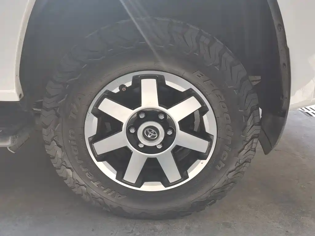 Toyota 4Runner — миниатюра 16