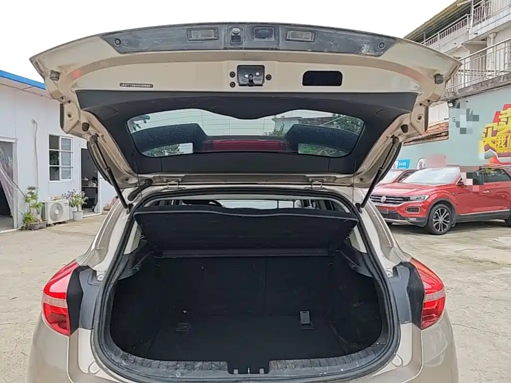Geely Emgrand GS — миниатюра 19