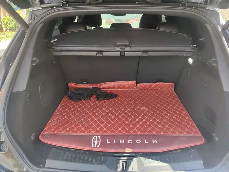 Lincoln MKC — миниатюра 4