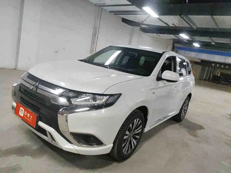 Mitsubishi Outlander 2023