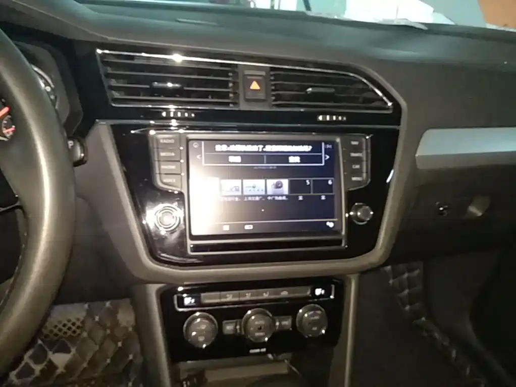 Volkswagen Tiguan L — миниатюра 13