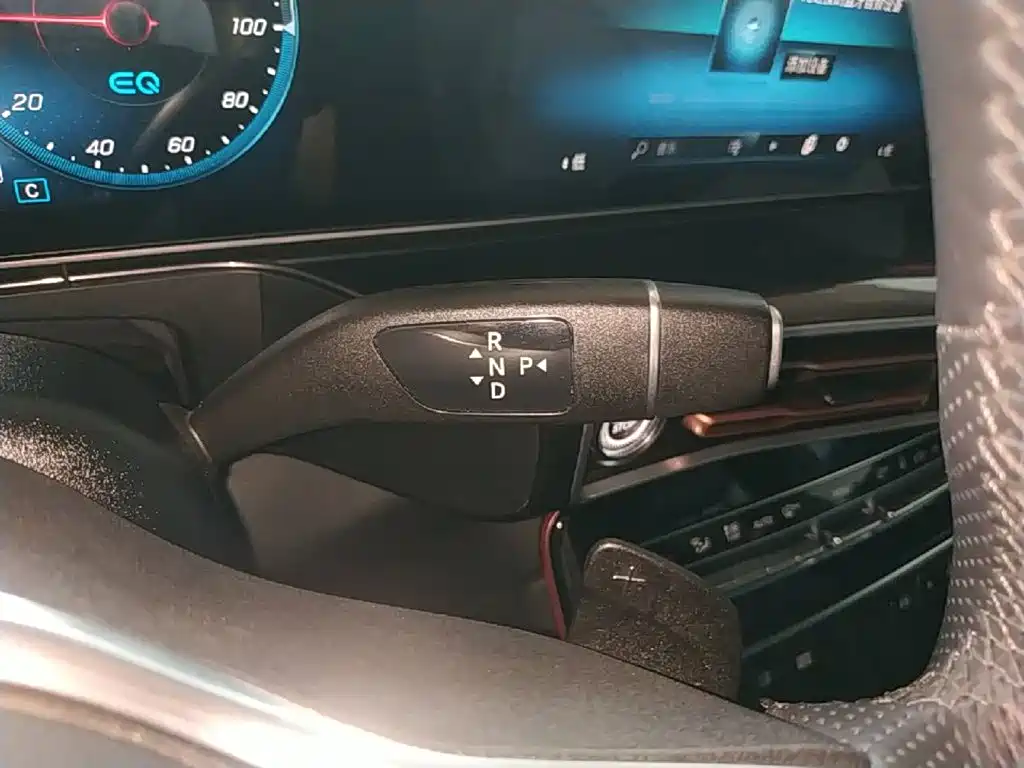 Mercedes-Benz EQC — миниатюра 14