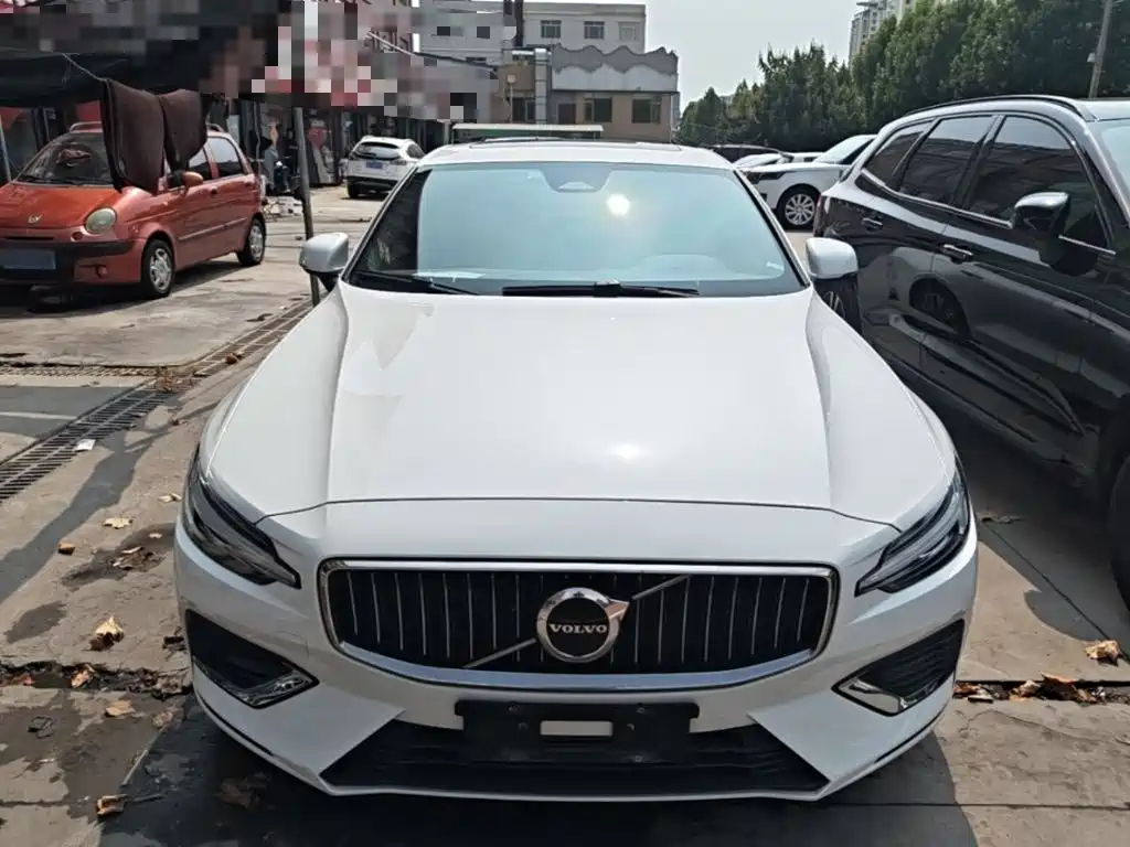 Volvo S60 PHEV — миниатюра 3
