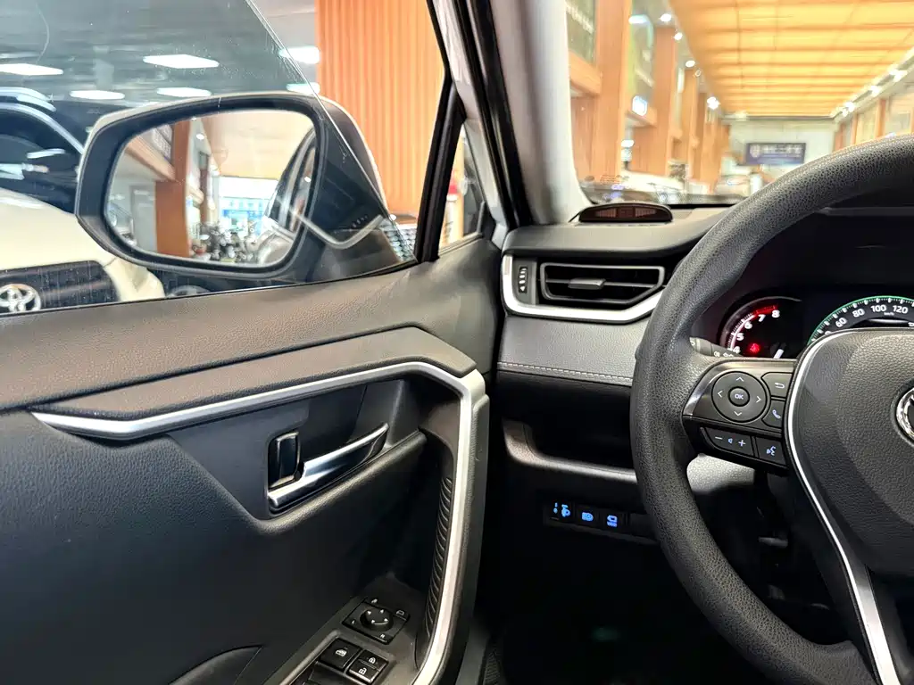 Toyota RAV4 — миниатюра 16