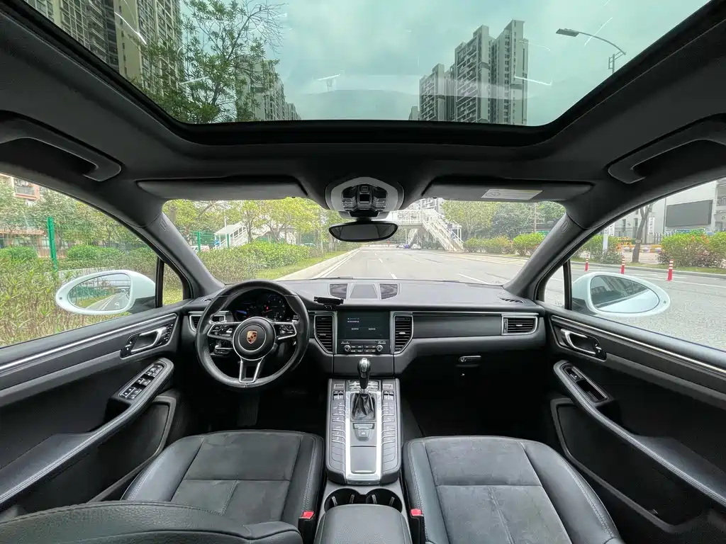 Porsche Macan — миниатюра 9