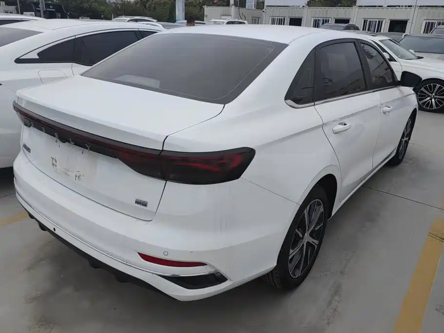 Geely Emgrand — миниатюра 3