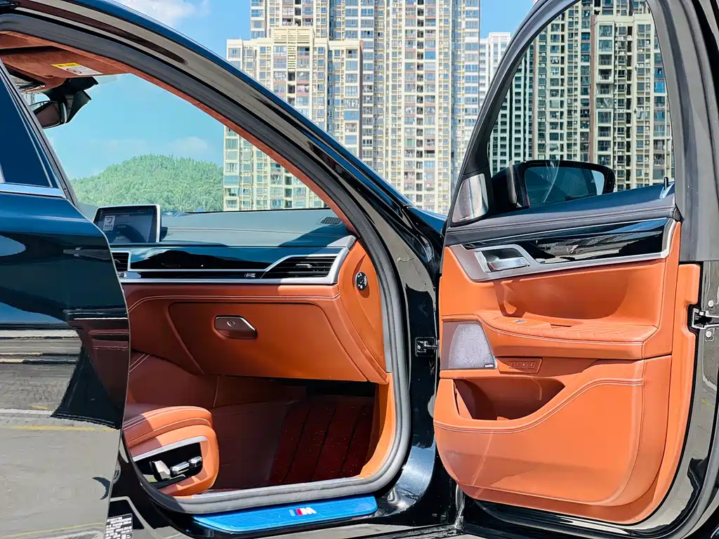 BMW 7 Series — миниатюра 6