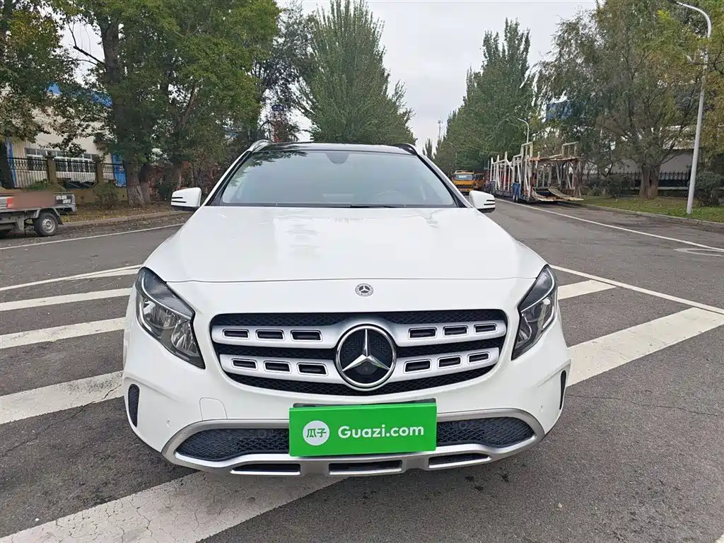 MERCEDES-BENZ  GLA