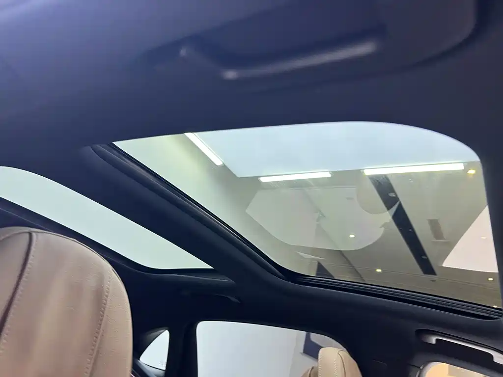 Mercedes-Benz E-Class — миниатюра 9