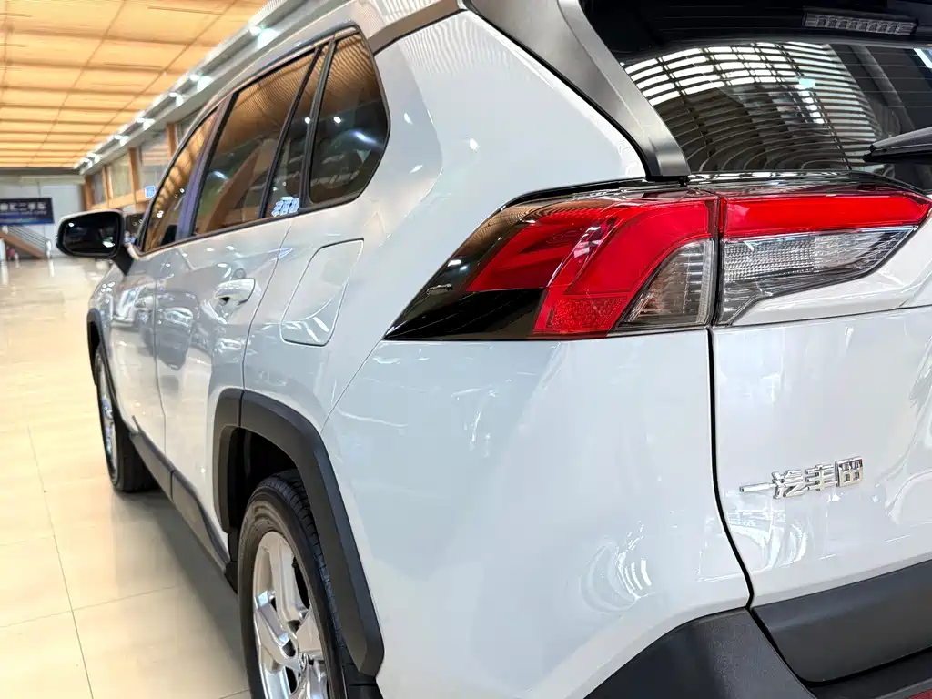 Toyota RAV4 — миниатюра 22