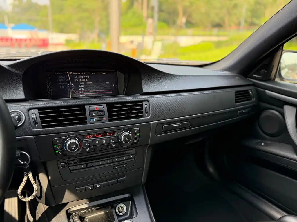 BMW M3 2010 M3 25