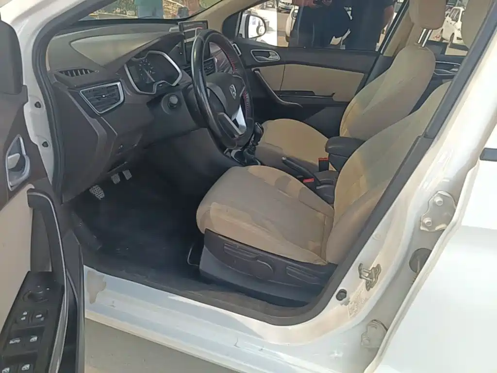 Baojun 310W — миниатюра 16