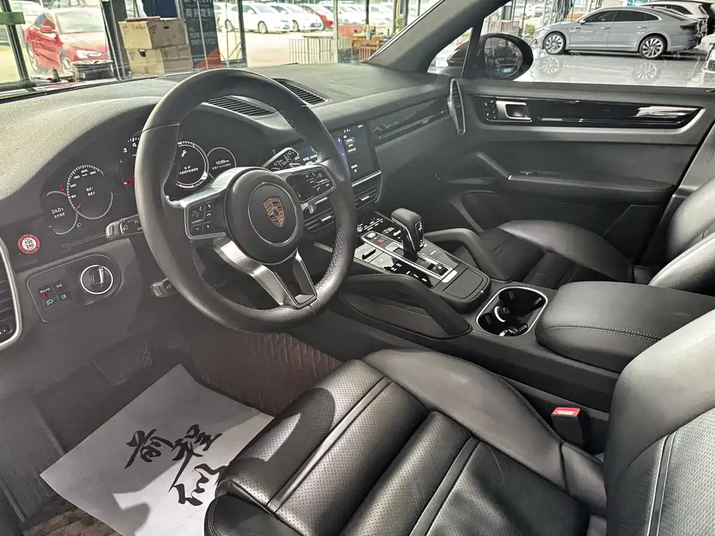 Porsche Cayenne — миниатюра 9