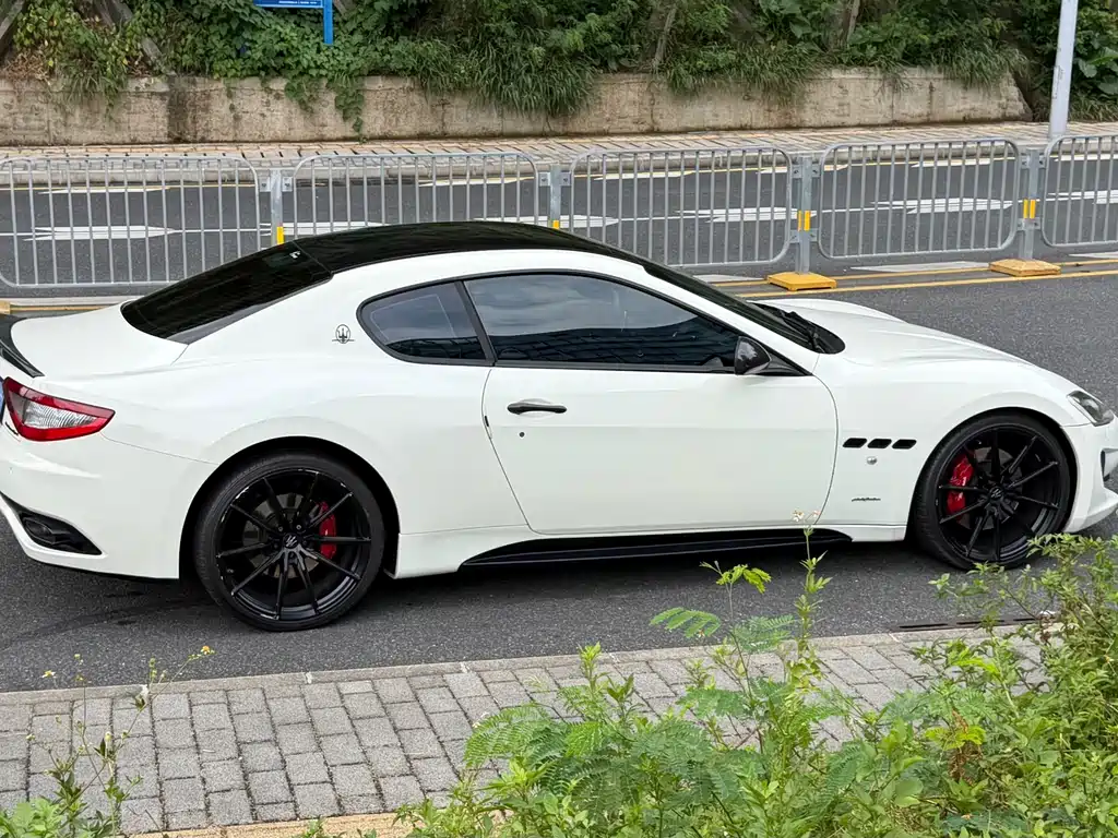 Maserati GranTurismo — миниатюра 14