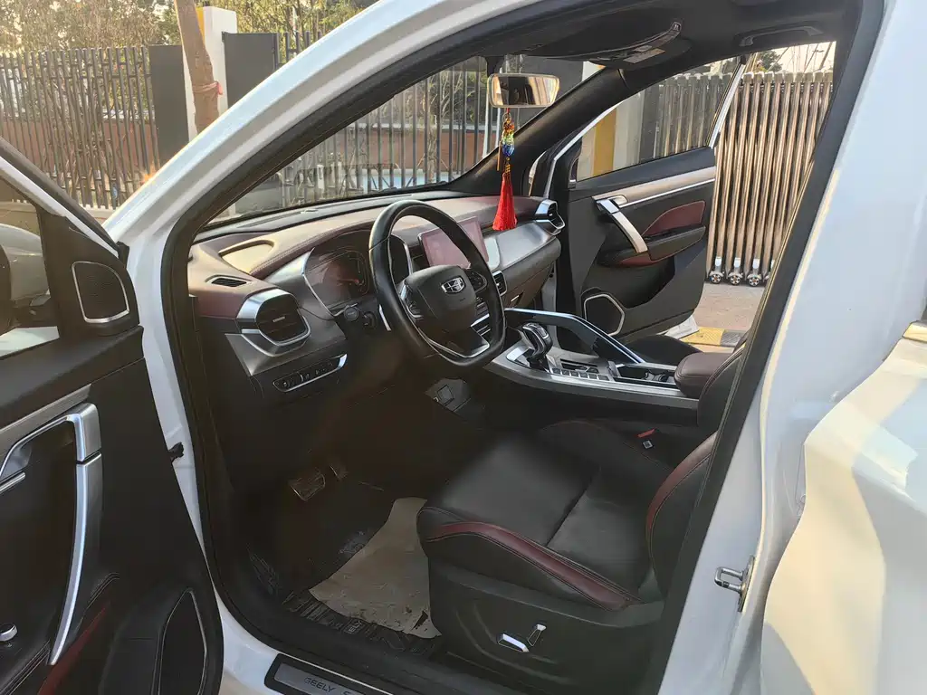 Geely Binyue — миниатюра 7