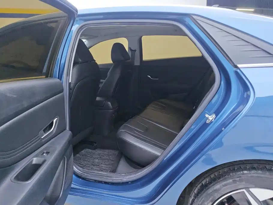 Hyundai Elantra — миниатюра 11