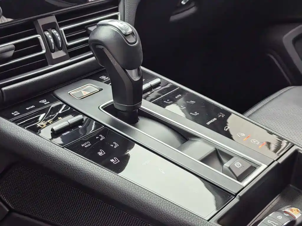 Porsche Macan — миниатюра 11