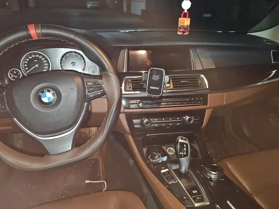 BMW 5 Series — миниатюра 12