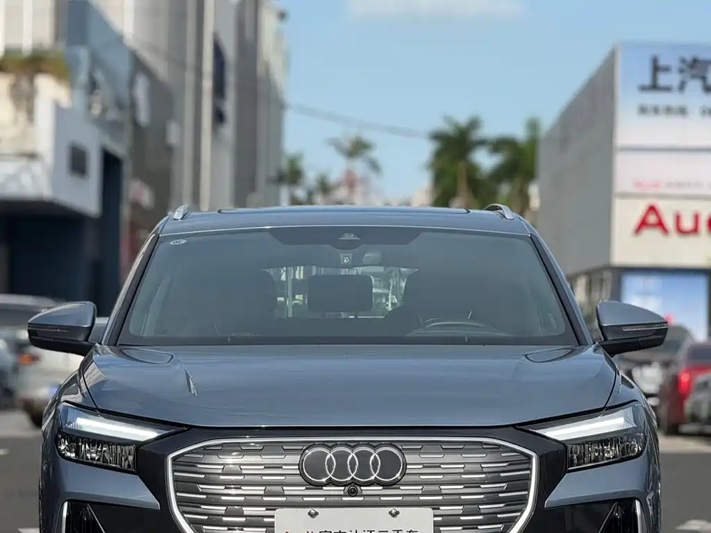 AUDI Q4 E TRON