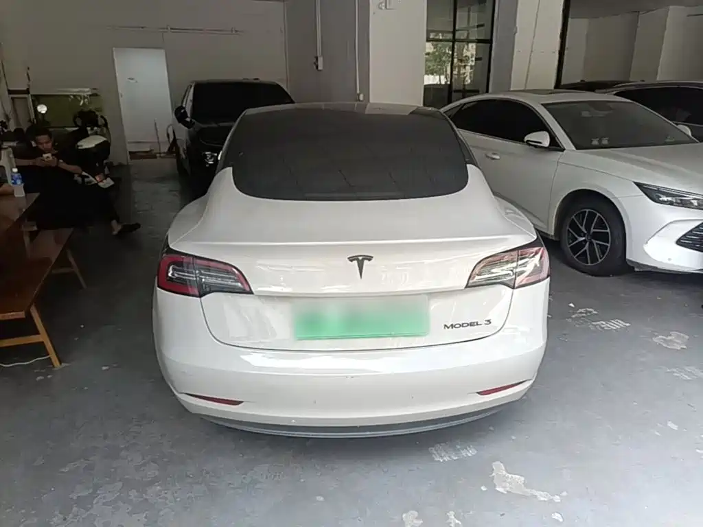 Tesla Model 3 — миниатюра 6