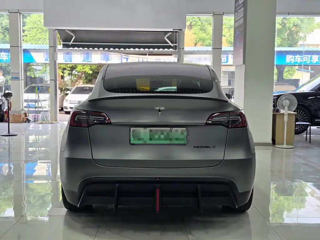 Tesla Model Y — миниатюра 13
