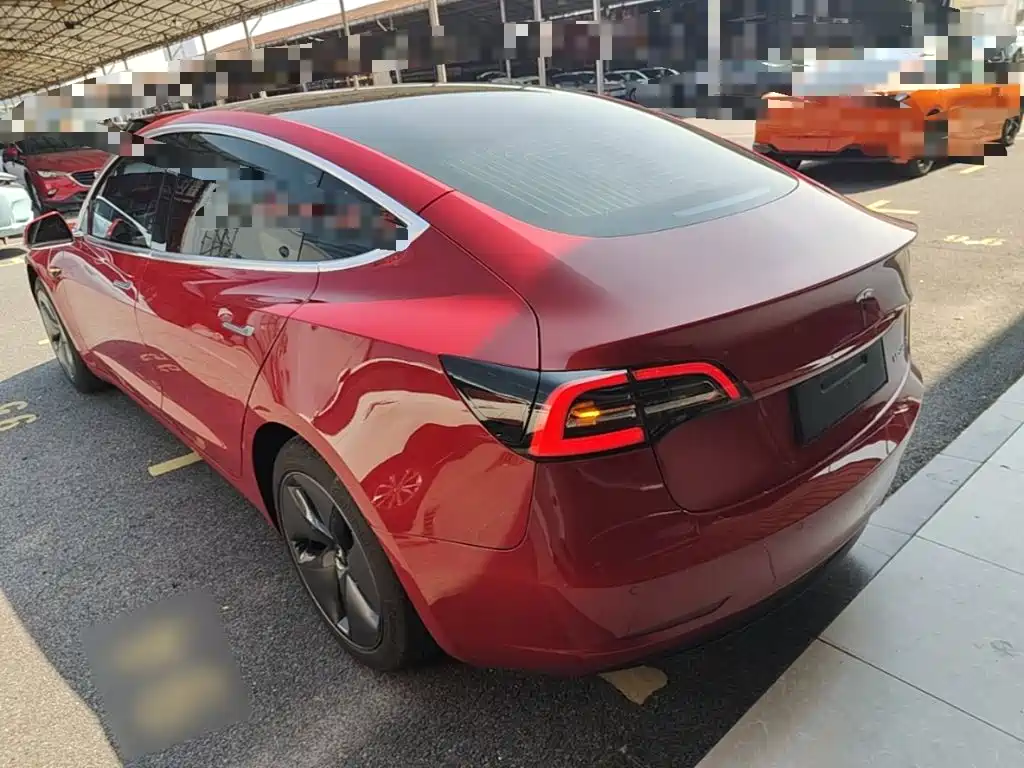 Tesla Model 3 — миниатюра 5