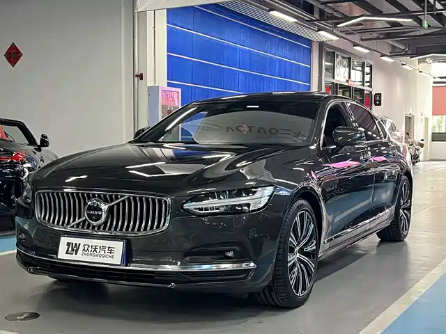 VOLVO S90 2023