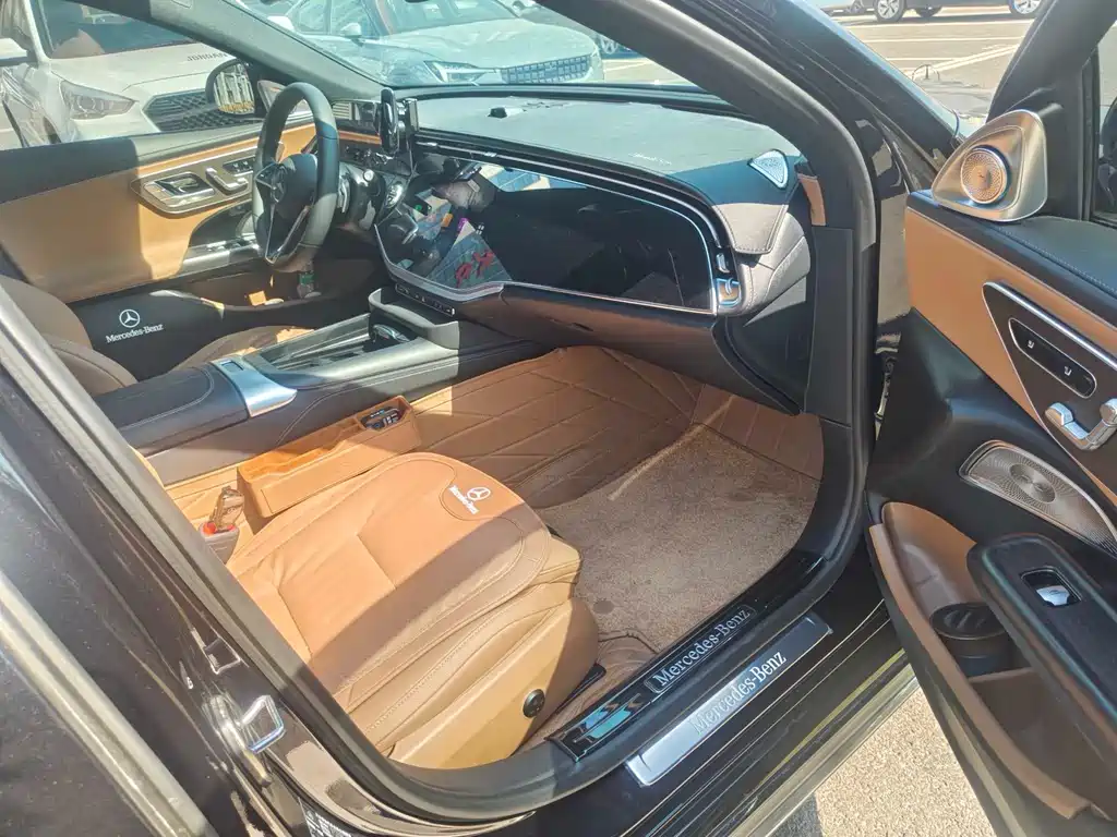 Mercedes-Benz E-Class — миниатюра 6