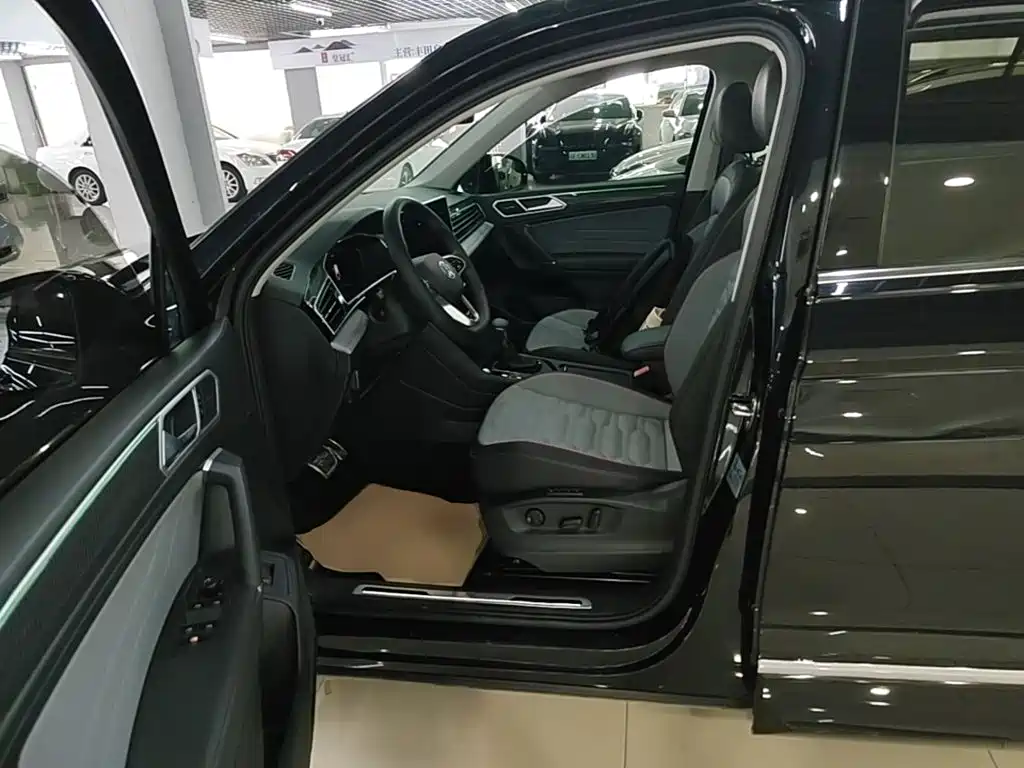 Volkswagen Tiguan L — миниатюра 15