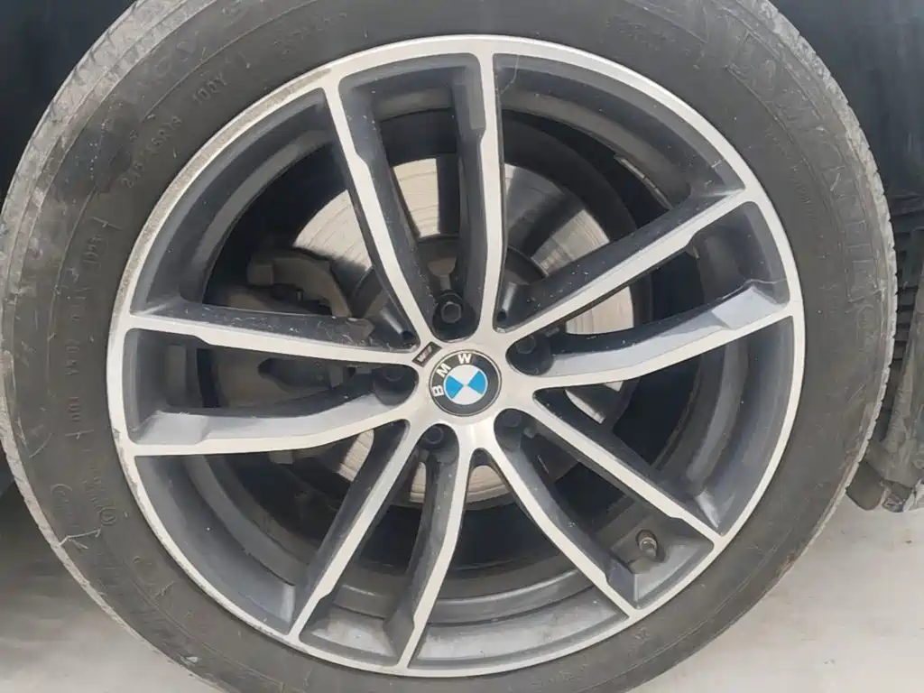 BMW 5 Series — миниатюра 12