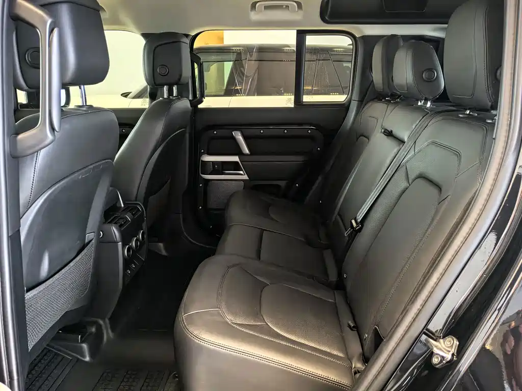 Land Rover Defender — миниатюра 10