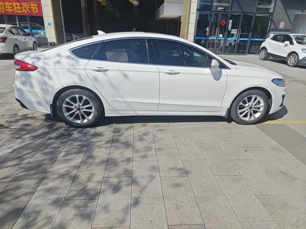 Ford Mondeo — миниатюра 9