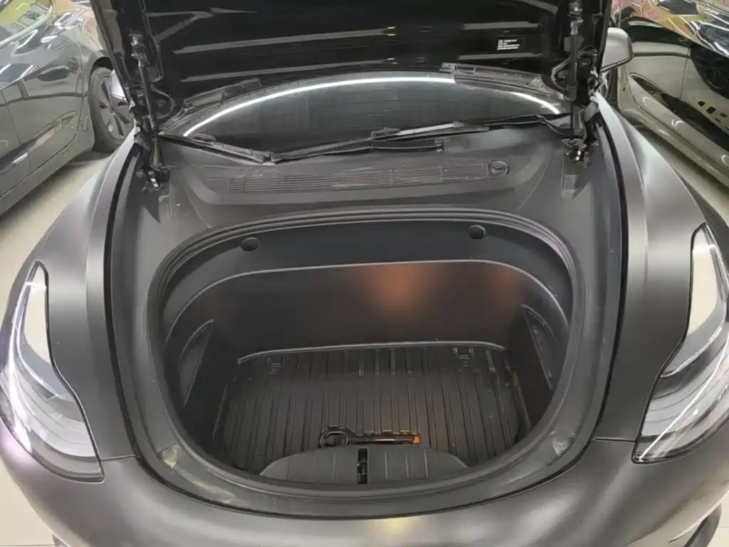 Tesla Model 3 — миниатюра 20