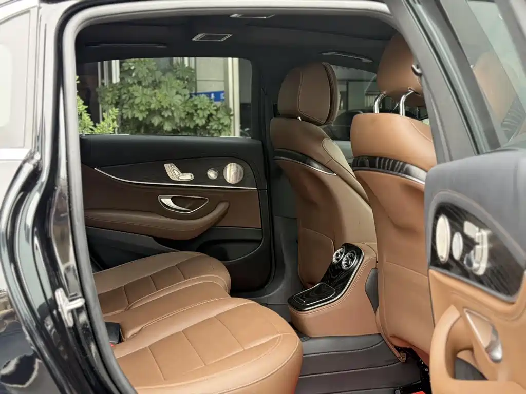 Mercedes-Benz E-Class — миниатюра 9