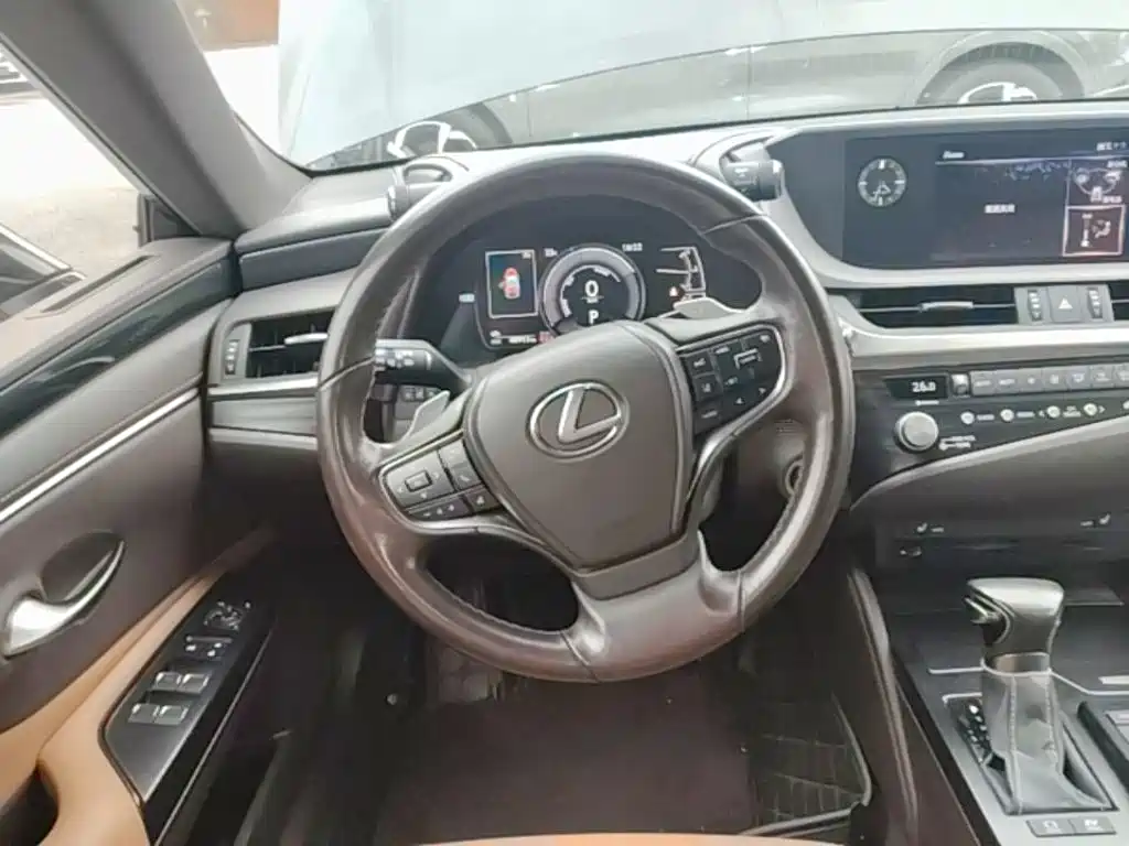 Lexus ES — миниатюра 11