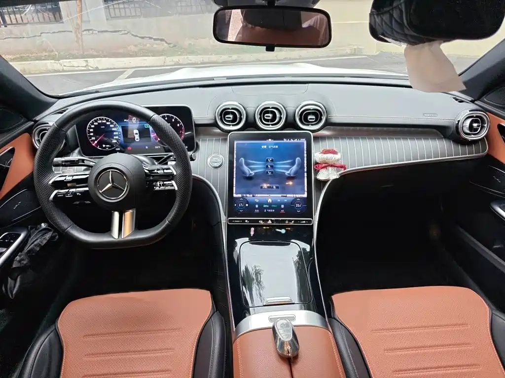 Mercedes-Benz C-Class — миниатюра 13