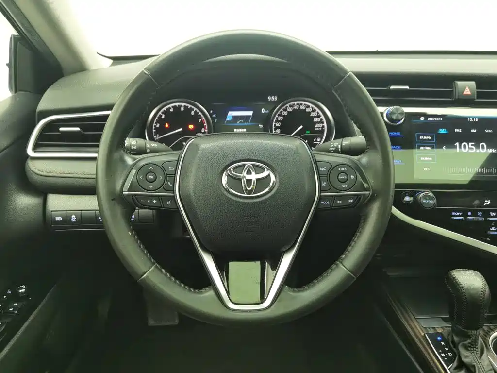 Toyota Camry — миниатюра 11