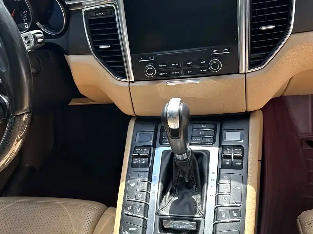 Porsche Macan — миниатюра 12