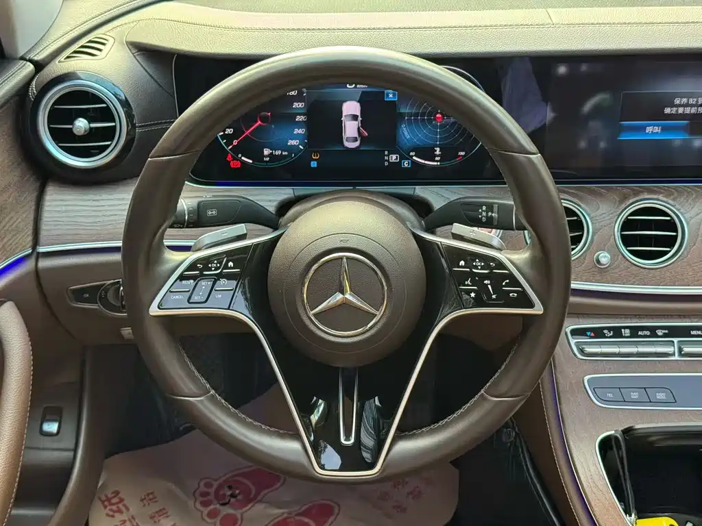 Mercedes-Benz E-Class — миниатюра 5