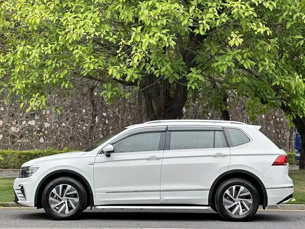 Volkswagen Tiguan L PHEV — миниатюра 18