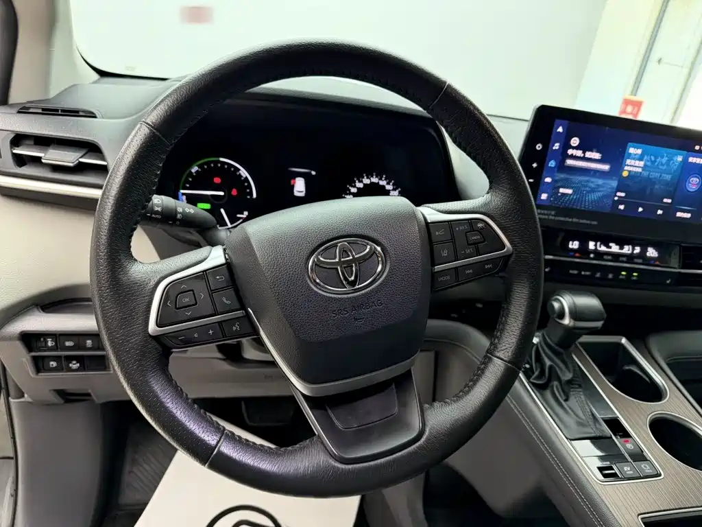 Toyota Granvia — миниатюра 17