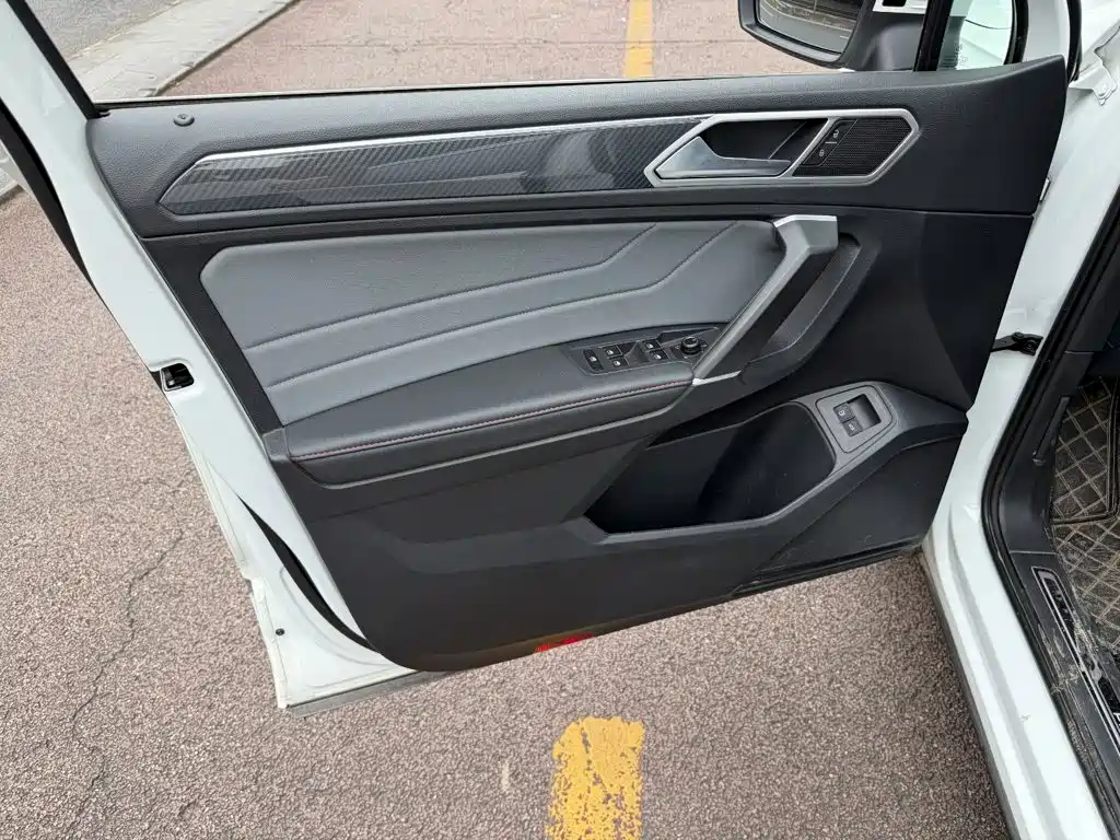 Volkswagen Tiguan L PHEV — миниатюра 6