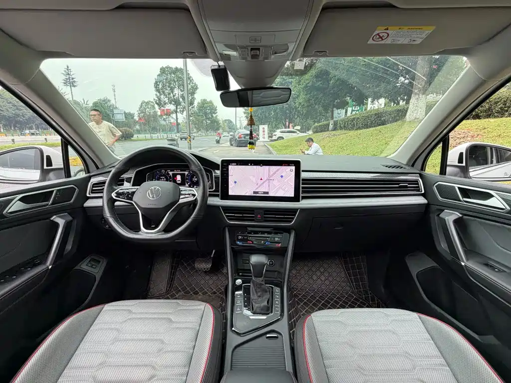 Volkswagen Tiguan L PHEV — миниатюра 13