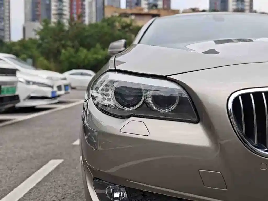 BMW 5 Series — миниатюра 10