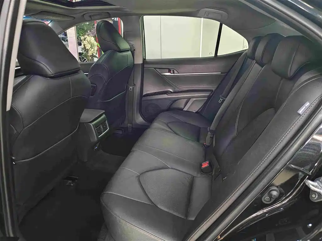 Toyota Camry — миниатюра 6