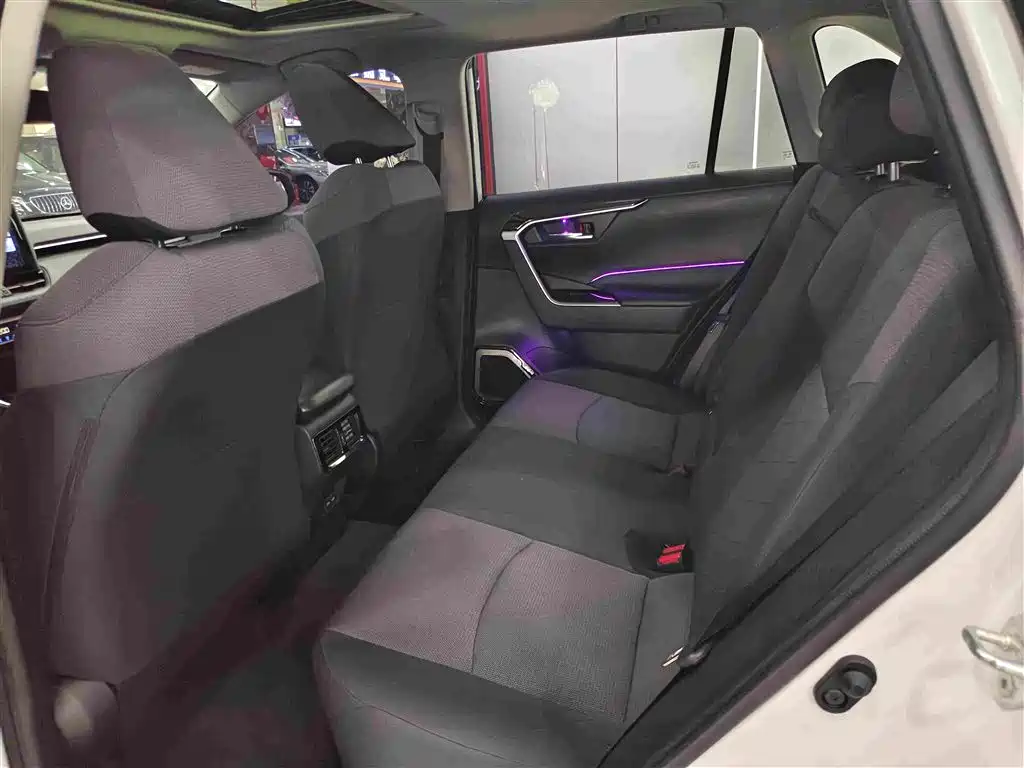 Toyota RAV4 — миниатюра 5