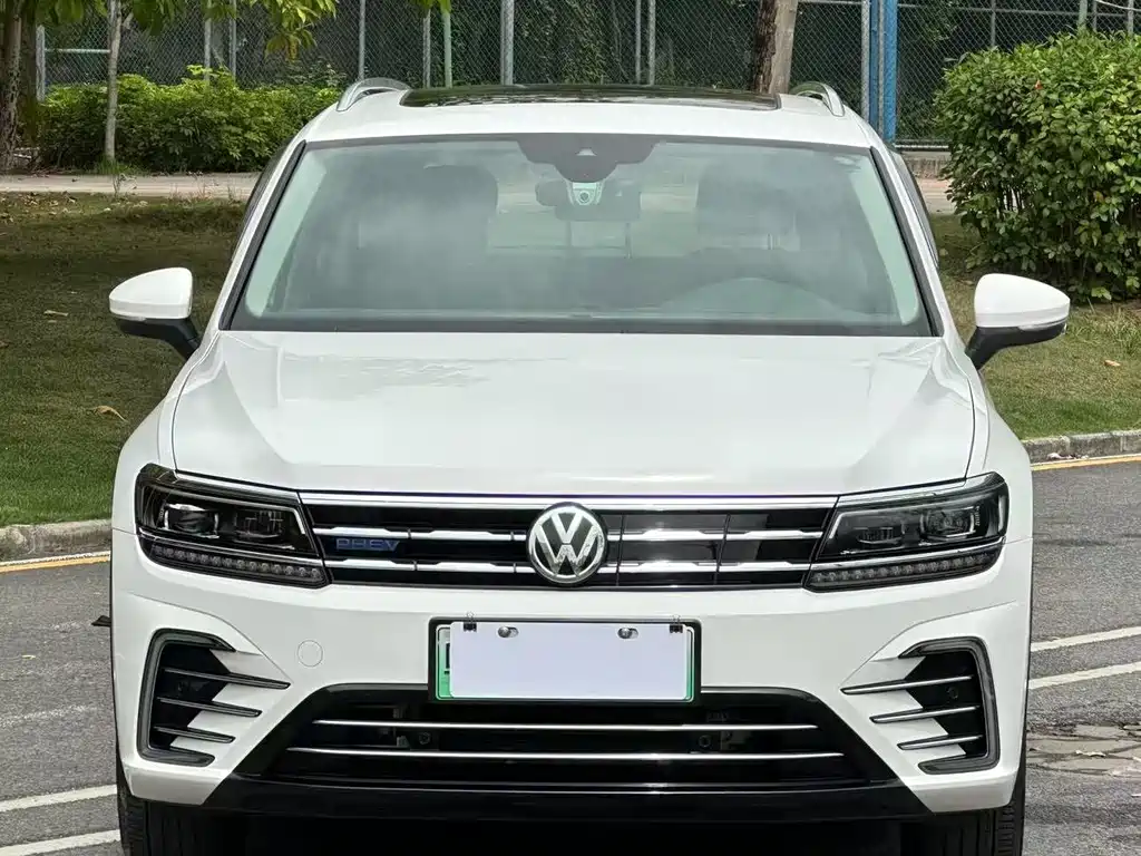 Volkswagen Tiguan L PHEV — миниатюра 2