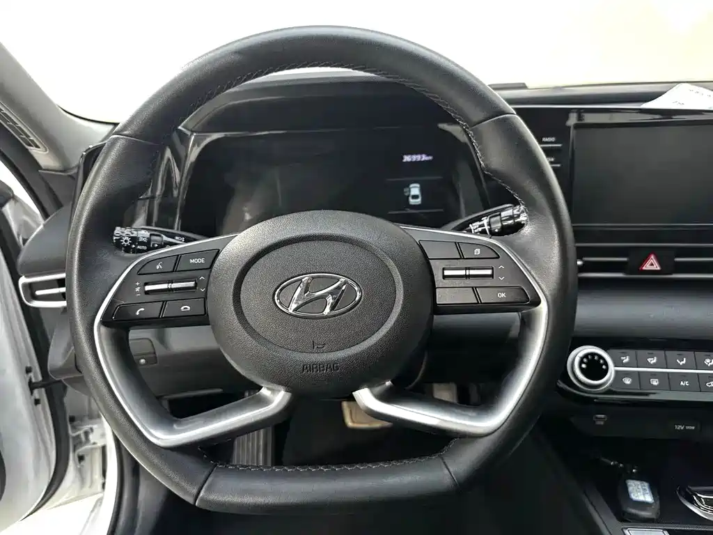 Hyundai Elantra — миниатюра 6